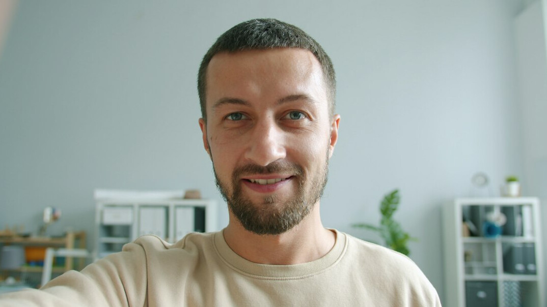 influencer recording video at home